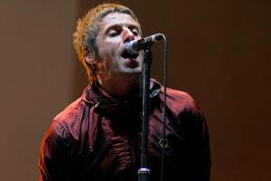 Liam Gallagher gibt ergreifendes Konzert für die Opfer von Manchester