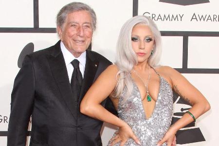 Lady Gaga und Tony Bennett bei der Grammy-Verleihung 2015 Lady Gaga und Tony Bennett bei der Grammy-Verleihung 2015