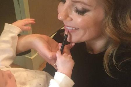 Wenn der Sohn die Mama schminkt: Geri Halliwell mit ihrem Baby