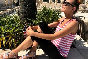 Auf diese Sommerschuhe stehen die Promi-Damen