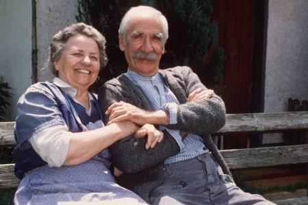 Lukas Ammann neben Klärli Menzel in 