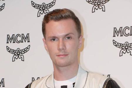 Conrad Hilton während einer Party in Hongkong