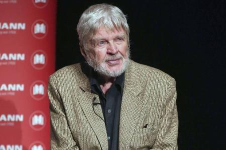 Schauspieler Hardy Krüger veröffentlichte bereits auch mehrere Erzählungen und Romane Schauspieler Hardy Krüger veröffentlichte bereits auch mehrere Erzählungen und Romane