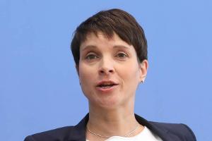 Ferdinand ist da: Frauke Petry ist zum fünften Mal Mutter geworden