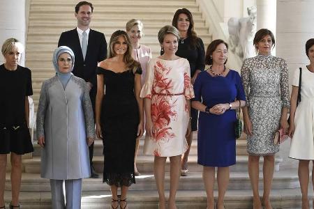 Die First Ladys und der First Gentleman: Gauthier Destenay sticht auf diesem Bild als einziger Mann heraus