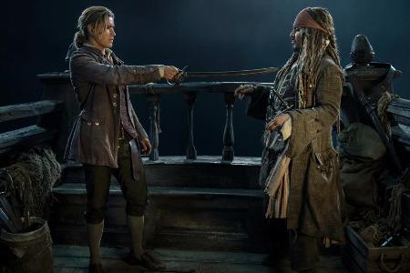 Henry Turner (Brenton Thwaites, l.) mit Captain Jack Sparrow (Johnny Depp) in 