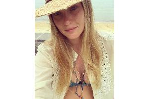 Schwangere Bar Refaeli strahlend schön ohne Make-up
