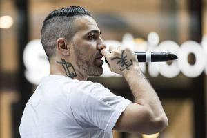 Bushido bei einem Konzert mit Autogrammstunde im Juni 2017 in Berlin