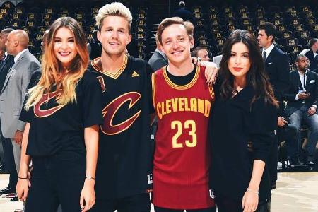 Stefanie Giesinger (l.) und Lena Meyer-Landrut (r.) mit ihren Partnern bei den NBA-Finals Stefanie Giesinger (l.) und Lena Meyer-Landrut (r.) mit ihren Partnern bei den NBA-Finals