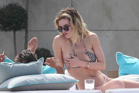 Bella Thorne beim Relaxen mit Scott Disick