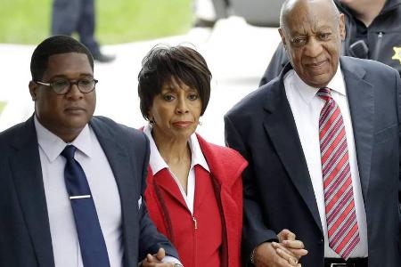 Schauspielerin Sheila Frazier begleitete Bill Cosby an Tag drei in den Gerichtssaal Schauspielerin Sheila Frazier begleitete Bill Cosby an Tag drei in den Gerichtssaal
