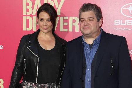 Er kann wieder lachen: Patton Oswalt mit seiner neuen Freundin Meredith Salenger bei der Premiere von 