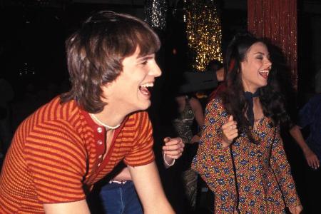 Unglaublich, aber dieses Bild von Ashton Kutcher und Mila Kunis ist fast 20 Jahre alt!