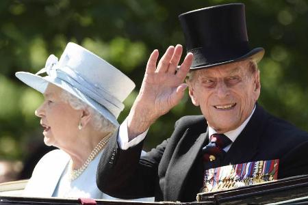 Prinz Philip zusammen mit Queen Elizabeth II. bei der Militärparade Trooping The Colour zu Ehren der Monarchin Prinz Philip zusammen mit Queen Elizabeth II. bei der Militärparade Trooping The Colour zu Ehren der Monarchin