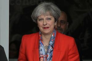Wahlschlappe für Theresa May: Die Promis freut's