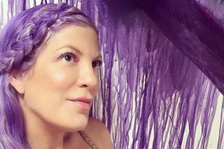 Tori Spelling präsentiert ihre neue Haarfarbe