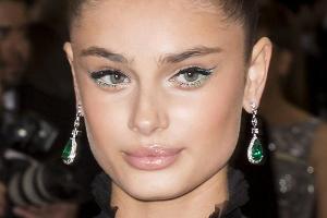 Taylor Hill: Diesen Stylisten-Trick hat sie sich abgeschaut