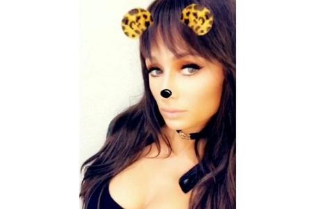 Paris Hilton sieht mit braunem Haar und Pony völlig verändert aus