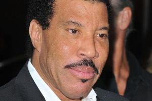 Lionel Richies Bassist liegt nach Horror-Drogentrip im Krankenhaus