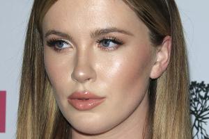 Ireland Baldwin wehrt sich gegen Kritik an ihrem Körper
