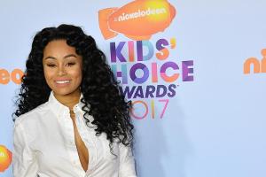 Betrunkener kracht Blac Chyna von hinten ins Auto
