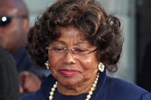 Katherine Jackson möchte von ihren Pflichten entbunden werden