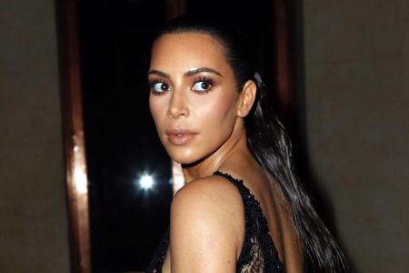Hat Kim Kardashian ihr Hinterteil sonst immer mit Photoshop bearbeitet? Hat Kim Kardashian ihr Hinterteil sonst immer mit Photoshop bearbeitet?