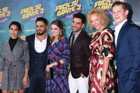 Elyas M'Barek (3.v.r.) und der Cast von 