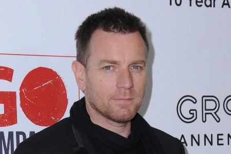 Schauspieler Ewan McGregor wurde beim Knutschen erwischt - und es war nicht seine Ehefrau Schauspieler Ewan McGregor wurde beim Knutschen erwischt - und es war nicht seine Ehefrau