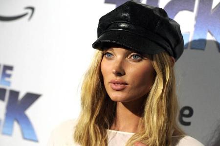 Model Elsa Hosk ist schon ein Fan der angesagten Baker Boy Mützen