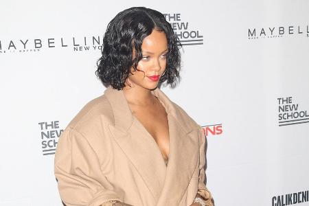 Rihannas ausgefallene Kleiderwahl sorgt stets für Überraschungen auf dem roten Teppich