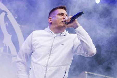 Rapper Gzuz während eines Konzerts im Juni