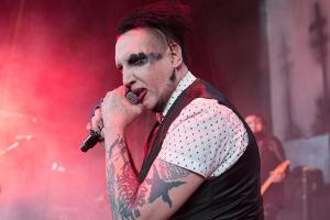 Heftiger Unfall: Marilyn Manson wird von Bühnendeko verletzt