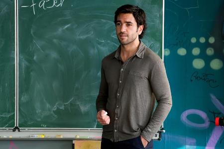 Elyas M'Barek schlüpft ein letztes Mal in die Rolle des Zeki Müller Elyas M'Barek schlüpft ein letztes Mal in die Rolle des Zeki Müller