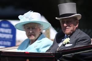 Royale Spritztour: Queen Elizabeth II. ist ihr eigener Chauffeur