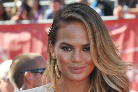 Wandert Chrissy Teigen vielleicht wegen Trump nach Kanada aus? Wandert Chrissy Teigen vielleicht wegen Trump nach Kanada aus?