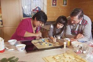 "Bauer sucht Frau": Plätzchen backen mit Narumol