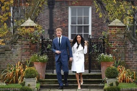 Beim offiziellen Fototermin zu ihrer Verlobung posierten Meghan Markle und Prinz Harry vor dem Kensington Palast