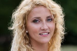 Selina heiratet mit 25 Jahren einen völlig Fremden