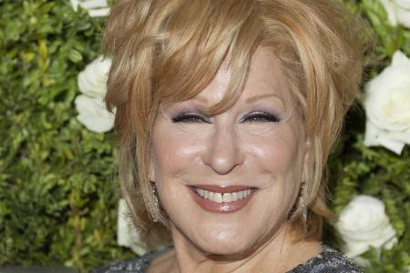 Bette Midler ist eine bekennende Gegnerin des amtierenden US-Präsidenten Bette Midler ist eine bekennende Gegnerin des amtierenden US-Präsidenten