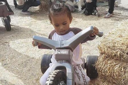 Früh übt sich: Saint West auf seinem Motorrad