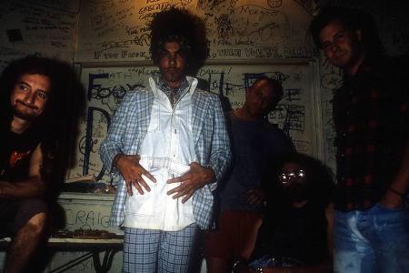 Chuck Mosley (2.v.l.) mit Faith No More 1988 bei einem Konzert in Berlin