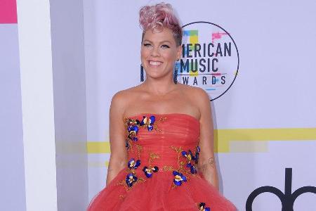 Im farbenfrohen Look zeigte sich Pink auch bei den American Music Awards 2017
