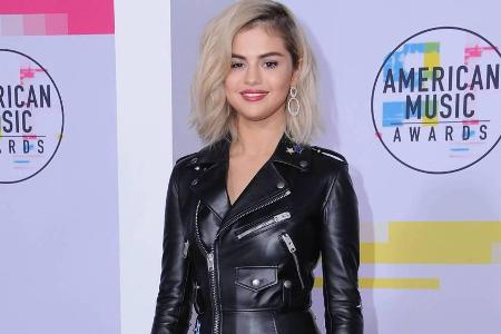 Selena Gomez bei den American Music Awards