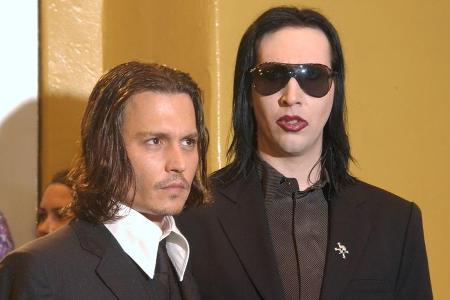 Johnny Depp und Marilyn Manson kennen sich schon lange. Hier sind sie gemeinsam auf einem Event im Jahr 2001 zu sehen