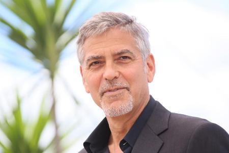 George Clooney darf bald als hochrangiger Soldat Colonel Cathcart Befehle erteilen