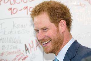Prinz Harry geht mit Kriegsveteranen ins Kino