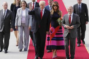 Die Trumps landen in Hamburg - und Melania stiehlt allen die Show