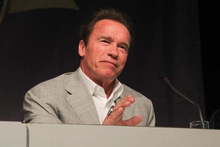 In seinem Leben stand Geburtstagskind Arnold Schwarzenegger schon an vielen Rednerpulten - ob als Schauspieler oder als Poli...