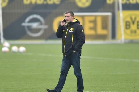 Immer auf Abruf: Bundesliga-Manager wie hier Dortmunds Michael Zorc sind ständig am Telefon - das können Zocker nun bald wie...